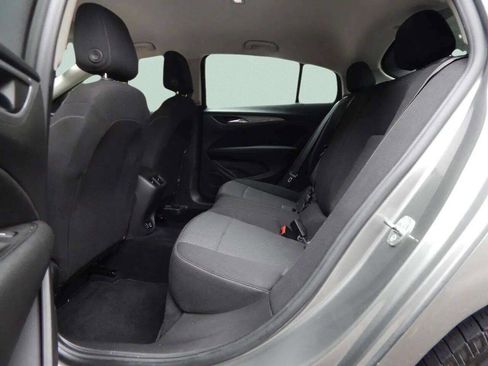 Used 2018 Buick Regal Preferred image 37