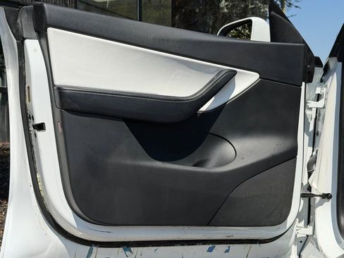 Used 2020 Tesla Model Y Long Range image 27