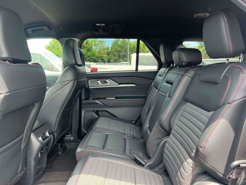 Used 2026 Ford Explorer ST-Line w/ ST-Line Street Pack AWD/4WD image 16