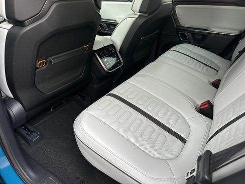 Used 2022 Rivian R1T Launch Edition image 12