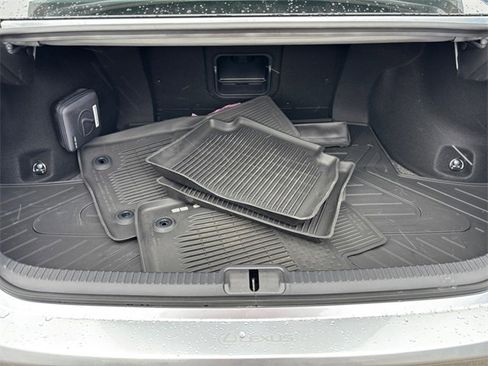 Used 2025 Lexus ES 300h w/ Premium Package image 16