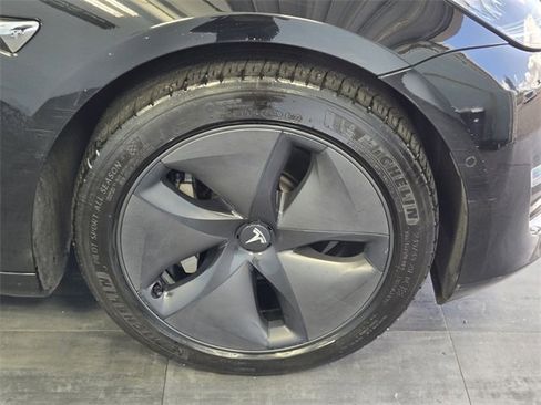 Used 2018 Tesla Model 3 Long Range image 16