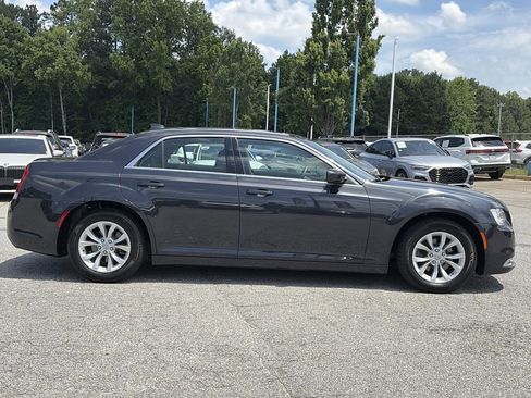 Used 2016 Chrysler 300 Limited w/ Driver Convenience Group RWD image 8