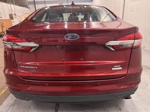 Used 2019 Ford Fusion SE image 5