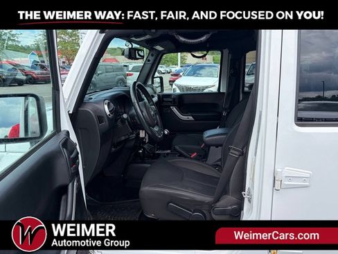 Used 2017 Jeep Wrangler Unlimited Sahara AWD/4WD image 22