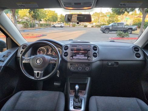 Used 2015 Volkswagen Tiguan S FWD image 9