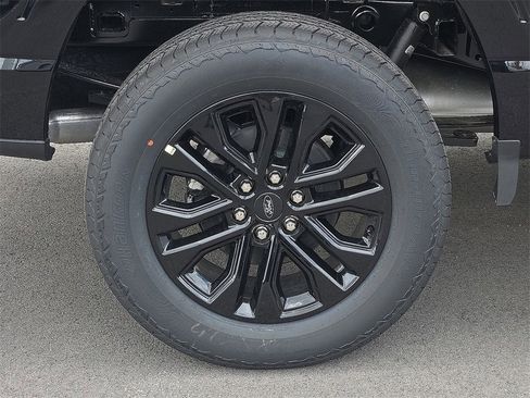 Used 2025 Ford F150 Lariat w/ Equipment Group 501A Mid image 7