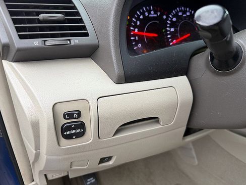 Used 2011 Toyota Camry image 10