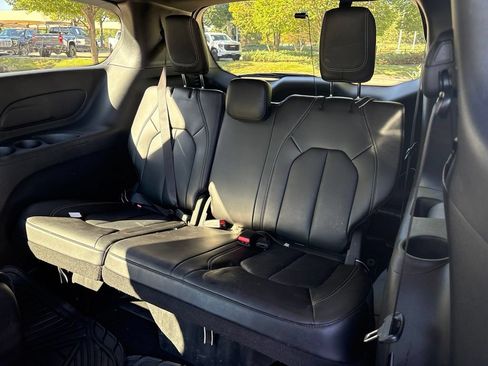 Used 2023 Chrysler Pacifica Touring-L w/ S Appearance Package FWD image 27
