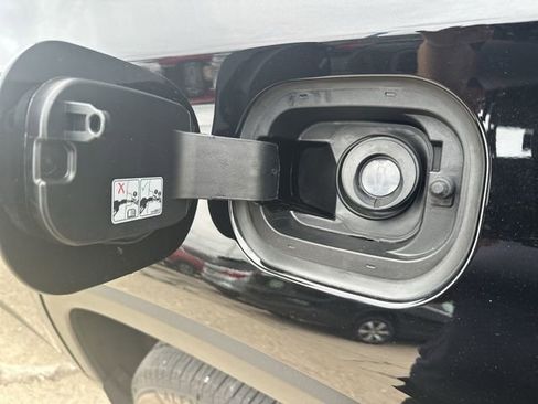Used 2023 Chevrolet Traverse LT FWD image 55