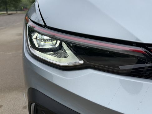 Used 2026 Volkswagen Golf SE FWD image 5