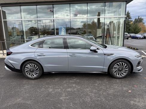 New 2026 Hyundai Sonata Limited image 8