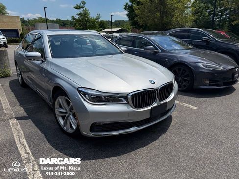 Used 2016 BMW 750i xDrive AWD/4WD image 1