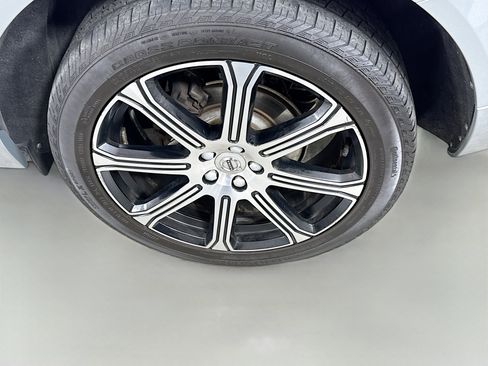 Used 2018 Volvo XC60 T5 Inscription w/ Convenience Package image 29