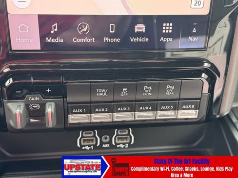 Used 2025 RAM 2500 Laramie AWD/4WD image 22