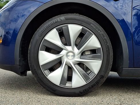 Used 2023 Tesla Model Y AWD image 9