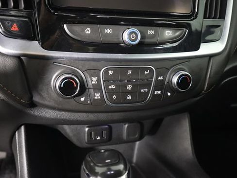 Used 2020 Chevrolet Traverse LT w/ Driver Confidence II Package AWD/4WD image 44