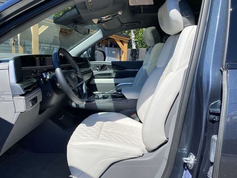 Certified 2025 Cadillac Escalade IQ Luxury 1 w/ Smart Trailering package AWD/4WD image 14