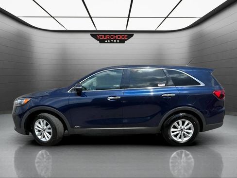 Used 2020 Kia Sorento LX image 2
