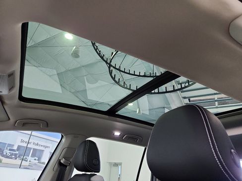 New 2026 Volkswagen Atlas SE FWD image 16