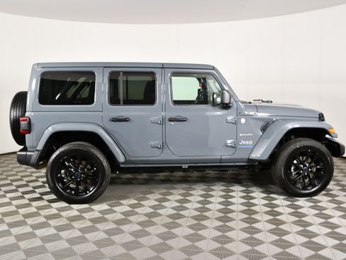 Used 2024 Jeep Wrangler Unlimited Sahara AWD/4WD image 5