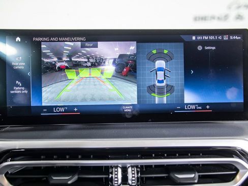 Used 2024 BMW 330i Sedan w/ M Sport Package image 29