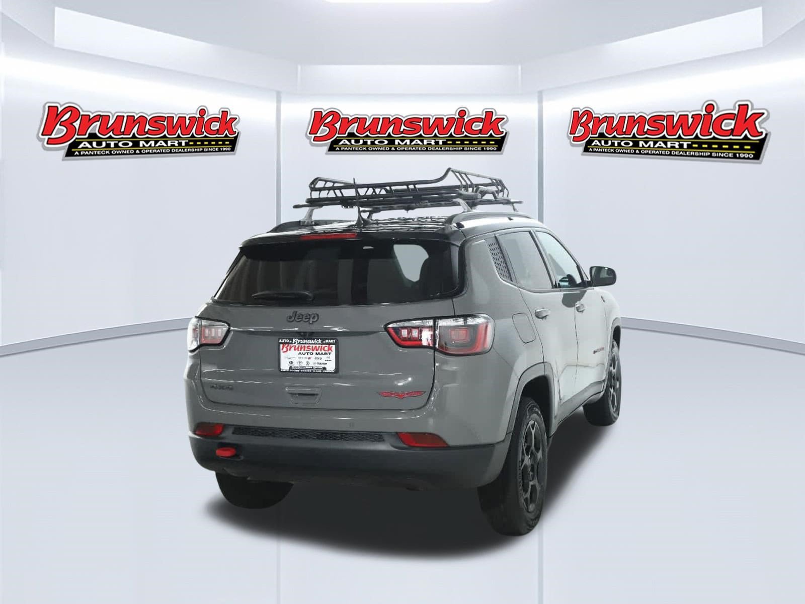 Used 2023 Jeep Compass Trailhawk w/ Trailhawk Convenience Group AWD/4WD image 46