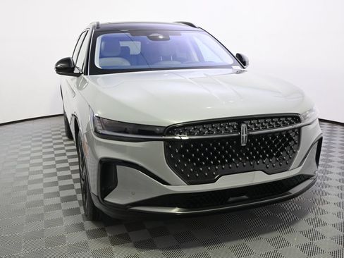 New 2026 Lincoln Nautilus Reserve w/ Jet Appearance Package AWD/4WD image 9
