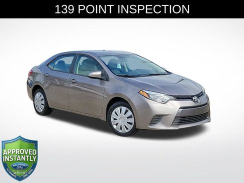 Used 2015 Toyota Corolla LE FWD image 1