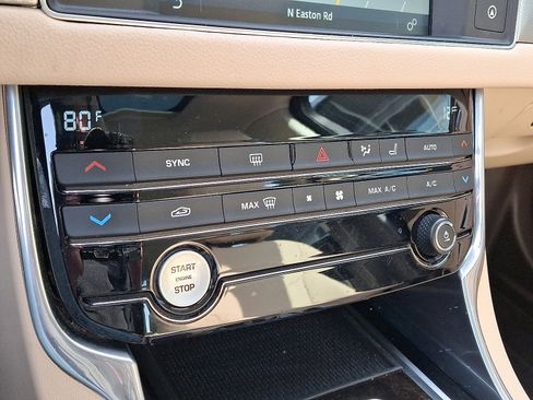 Used 2016 Jaguar XF Prestige image 16