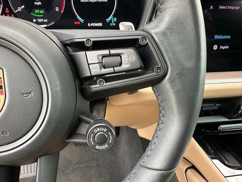 Certified 2025 Porsche Cayenne E-Hybrid AWD/4WD image 17