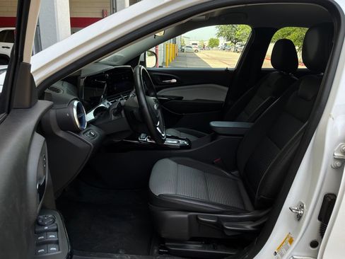Used 2025 Chevrolet Trax LT w/ LT Convenience Package FWD image 10