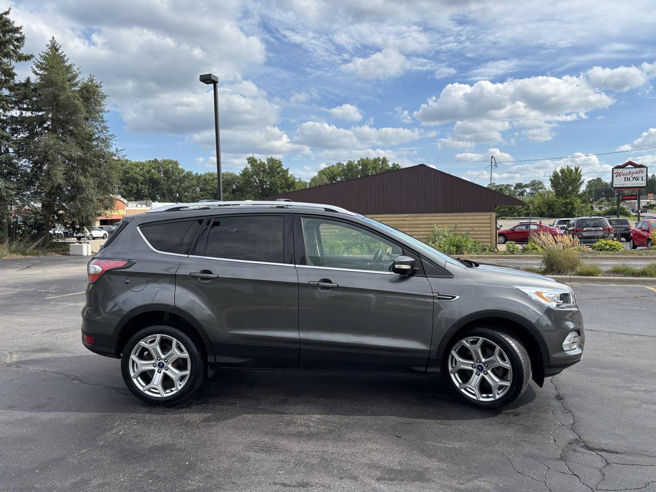 Used 2017 Ford Escape Titanium w/ Equipment Group 301A AWD/4WD image 10