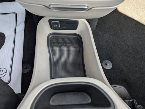 Certified 2023 Chrysler Pacifica Touring-L image 14