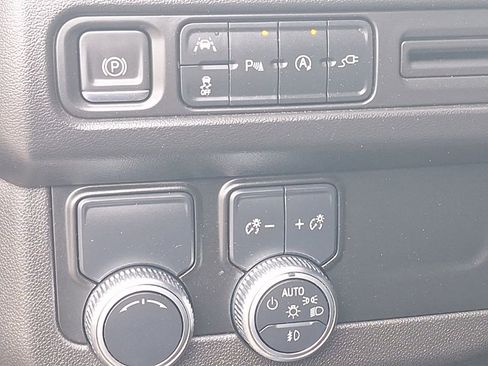 Used 2021 GMC Yukon SLT image 28