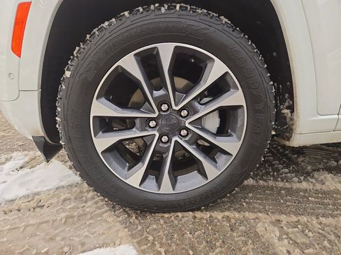 Used 2023 Jeep Grand Cherokee Overland w/ Luxury Tech Group IV image 10