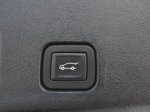Used 2024 Chevrolet Traverse RS FWD image 46