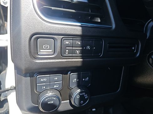 Used 2024 Chevrolet Suburban RST w/ Luxury Package AWD/4WD image 17