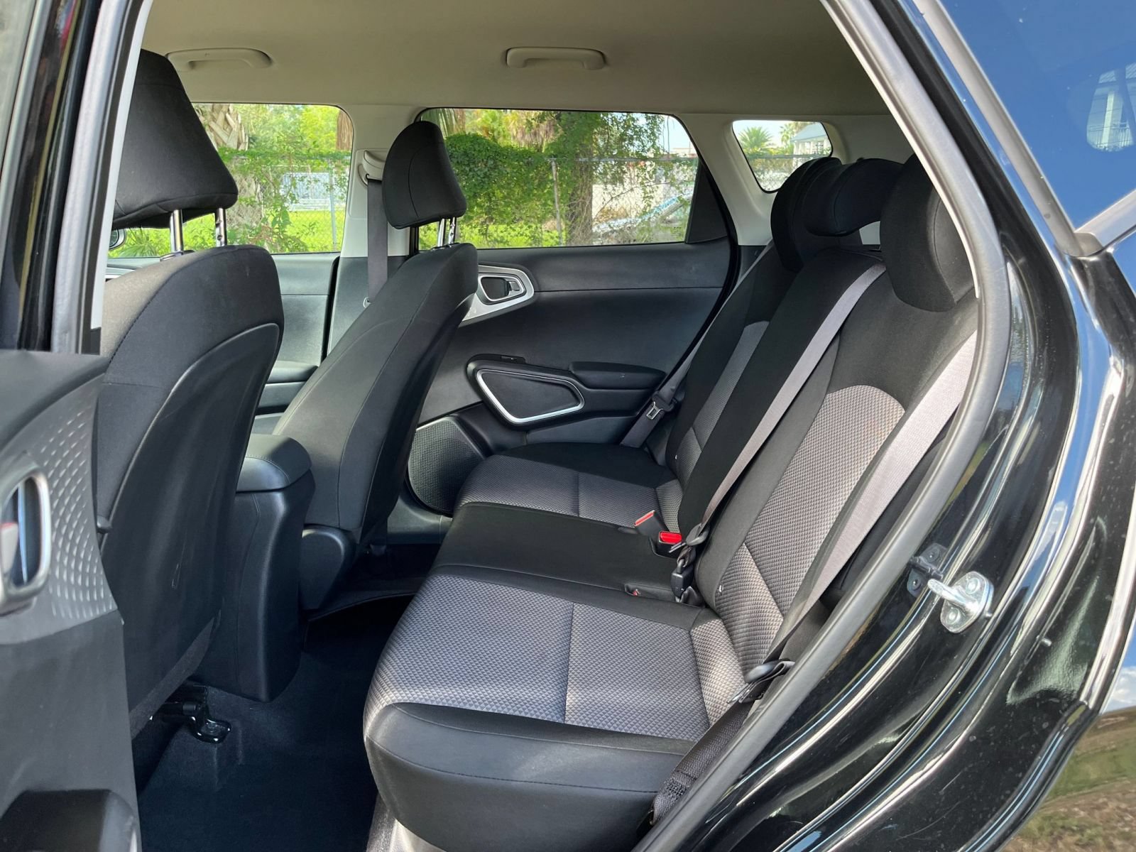 Used 2025 Kia Soul LX w/ LX Technology Package FWD image 22