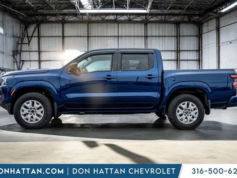 Used 2022 Nissan Frontier SV AWD/4WD image 2
