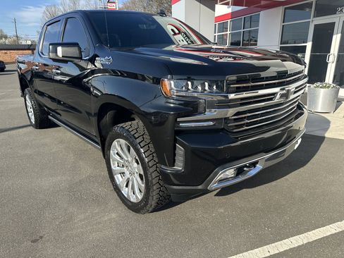 Used 2019 Chevrolet Silverado 1500 High Country w/ Technology Package image 2