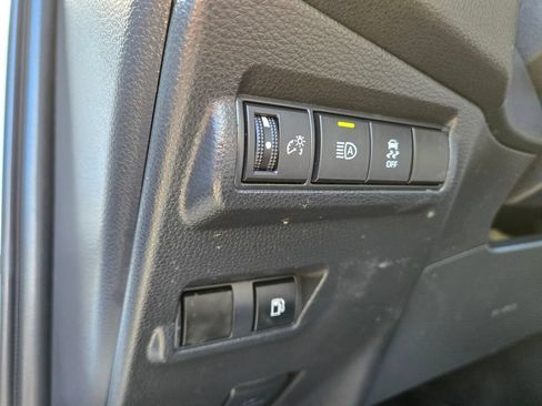 Used 2023 Toyota Corolla Cross AWD Hybrid image 17