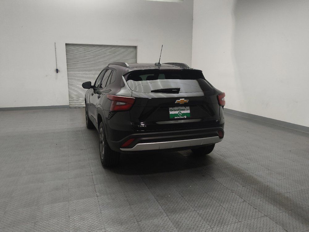 Used 2025 Chevrolet Trax LT w/ LT Convenience Package FWD image 6
