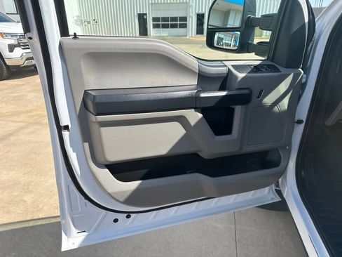 Used 2022 Ford F250 XL w/ Power Equipment Group AWD/4WD image 7