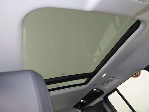 Used 2023 Land Rover Defender 110 S image 11