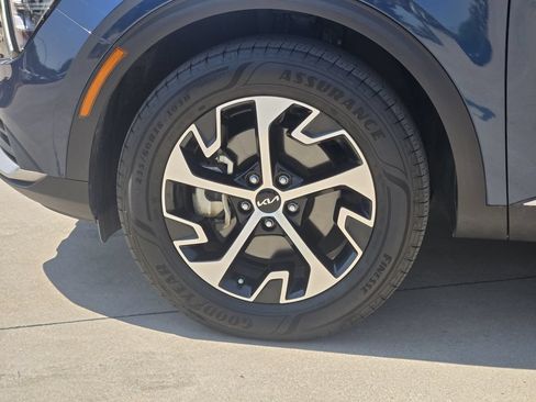 Certified 2025 Kia Sportage EX AWD/4WD image 17
