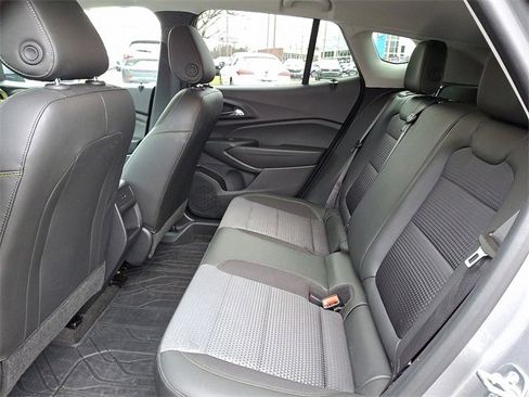 Used 2025 Chevrolet Trax LT w/ Driver Confidence Package image 10