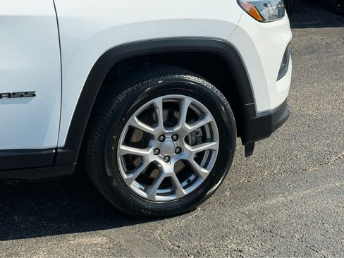 Used 2023 Jeep Compass Latitude AWD/4WD image 35