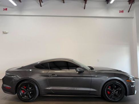 Used 2018 Ford Mustang Coupe RWD image 2