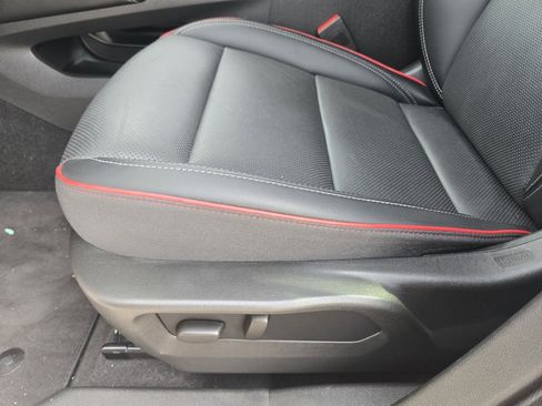 Used 2023 Buick Envision Essence w/ Technology Package I image 25